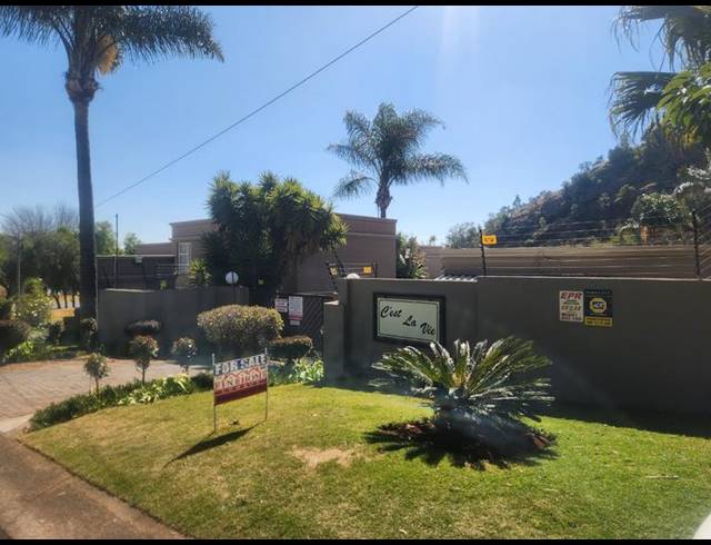 2 BEDROOM PROPERTY TO RENT IN ROODEKRANS